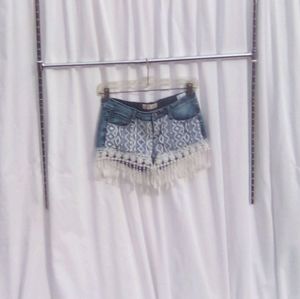 Women's "Lei" lace shorts